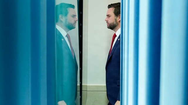 Un agent Secret Service, suspendat, acuzat de divulgarea în presă a unor deplasări ale lui Vance, după ce mai agenţi au denunţat la MS NOW tot mai multe călătorii şi misiuni în interes personal şi de familie ale vicepreşedintelui SUA