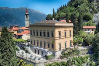 Amenzi de până la 200 de euro turiştilor care circulă cu pieptul gol sau în costum de baie în satul Varenna din Italia