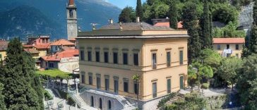Amenzi de până la 200 de euro turiştilor care circulă cu pieptul gol sau în costum de baie în satul Varenna din Italia
