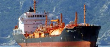 Misiune de salvare în Marea Neagră după un incendiu produs la un petrolier aflat în apropiere de Sf. Gheorghe / Cei 17 membri ai echipajului au fost salvaţi / Trei persoane rănite au fost preluate de echipajele medicale