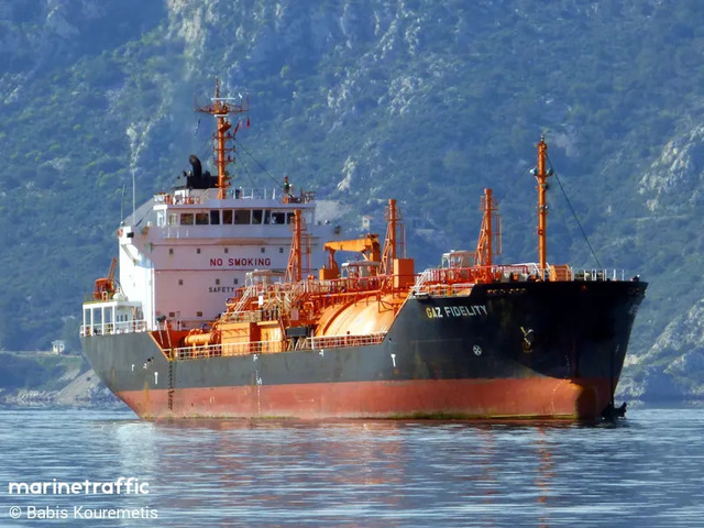 Misiune de salvare în Marea Neagră după un incendiu produs la un petrolier aflat în apropiere de Sf. Gheorghe / Cei 17 membri ai echipajului au fost salvaţi / Trei persoane rănite au fost preluate de echipajele medicale