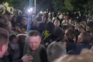 Incidente la Liov, care scot în evidenţă tensiunile din societatea ucraineană legate de recrutare. Oamenii au blocat accesul ofiţerilor de recrutare şi le-au răsturnat maşina