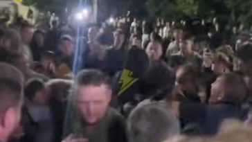 Incidente la Liov, care scot în evidenţă tensiunile din societatea ucraineană legate de recrutare. Oamenii au blocat accesul ofiţerilor de recrutare şi le-au răsturnat maşina