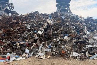 Control în zona portuară din Galaţi – Poliţia şi Garda de Mediu au descoperit mii de tone de deşeuri metalice reciclabile depozitate necorespunzător / Una dintre fiemele verificate nu avea autorizaţie de mediu / 500 de tone de deşeuri, confiscate