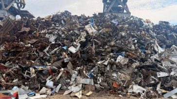 Control în zona portuară din Galaţi – Poliţia şi Garda de Mediu au descoperit mii de tone de deşeuri metalice reciclabile depozitate necorespunzător / Una dintre firmele verificate nu avea autorizaţie de mediu / 500 de tone de deşeuri, confiscate
