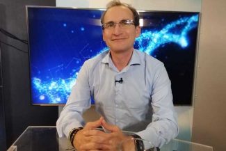 Dr. Adrian Stănescu (medic primar gerontologie şi geriatrie): Somnul e ideal să nu fie fragmentat / E importantă perioada de relaxare înainte de a ne culca, să stăm 40 de minute cu o carte în mână, nu cu un ecran albastru