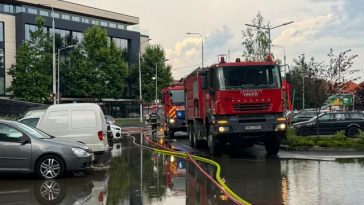 Efecte ale furtunilor în 45 localităţi din 18 judeţe / Se intervine în continuare în judeţele Constanţa, Maramureş, Sibiu şi Suceava / Situaţia în Capitală