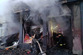 Constanţa: Un magazin a fost distrus într-un incendiu / Proprietarul acestuia a suferit un atac de panică – FOTO