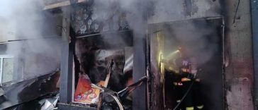 Constanţa: Un magazin a fost distrus într-un incendiu / Proprietarul acestuia a suferit un atac de panică – FOTO