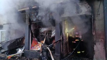 Constanţa: Un magazin a fost distrus într-un incendiu / Proprietarul acestuia a suferit un atac de panică – FOTO