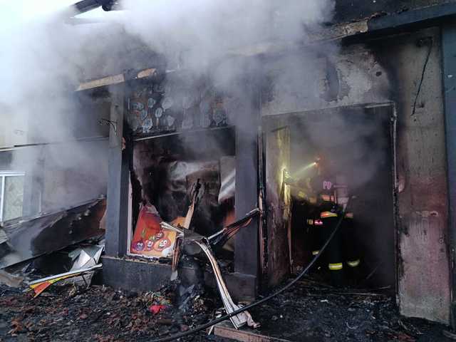 Constanţa: Un magazin a fost distrus într-un incendiu / Proprietarul acestuia a suferit un atac de panică – FOTO