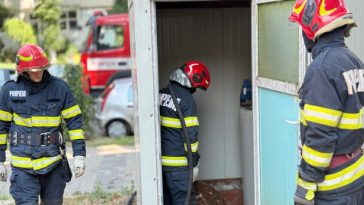 Botoşani: Intervenţie a pompierilor în curtea Spitalului Judeţean în urma unor posibile scăpări de gaze / Ei au stabilit că mirosul provenea de la canalizare
