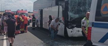 Călăraşi – Plan Roşu de intervenţie activat după ce un autocar şi un TIR s-au ciocnit pe DN 21. 12 pasageri, inclusiv copii, primesc îngrijiri medicale. Restricţii de trafic
