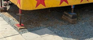 Parcul de distracţii din Costineşti, închis temporar de Protecţia Consumatorilor / Au fost găsite deficienţe la instalaţiile electrice, scaune deteriorate, alei degradate, echipamente improvizate pe structuri din lemn  – FOTO, VIDEO