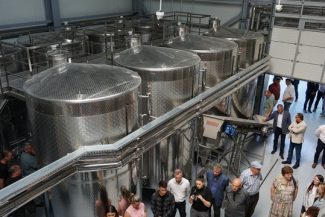 O cramă folosită pentru pregătirea studenţilor, dar şi pentru producţia proprie de vin, a fost inaugurată de Universitatea de Ştiinţele Vieţii din Iaşi / Investiţia depăşeşte 25 de milioane de lei