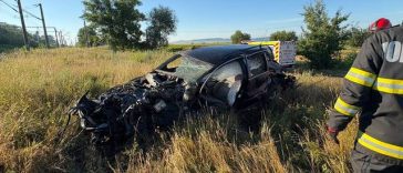 Suceava: Maşină lovită de tren – O persoană a fost găsită în afara autoturismului, fără funcţii vitale – FOTO