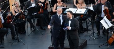 Orchestra Operei Naţionale Bucureşti, decorată cu Medalia Camerei Deputaţilor a Republicii Italiene. Concert de gală la Festivalul de la Ravello, dirijat de Daniel Jinga, în încheierea semestrului românesc al Anului Cultural România – Italia 2026 – FOTO