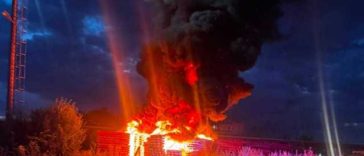 Bărbat reţinut sub suspiciunea de distrugere, după incendiul care a cuprins mai multe traverse în Târgu Mureş