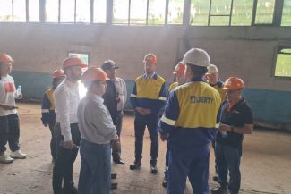 O delegaţie a companiei indiene Jindal, unul dintre marii producători siderurgici din Asia, a vizitat combinatul siderurgic Liberty Galaţi. Prefect: „Există motive să privim cu speranţă către viitor” – FOTO