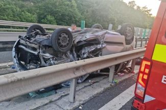 Sibiu – Accident grav pe autostrada A1, în apropierea localităşţii Cristian – O fetiţă de cinci ani a murit. O femeie şi un copil de un an au fost transportaţi la spital  – FOTO