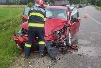Suceava: Cinci răniţi, între care un copil de şapte ani, într-un accident produs în comuna Şaru Dornei