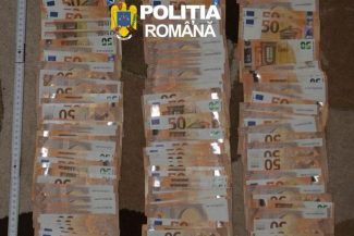 Percheziţii în Vâlcea şi Timiş, într-un caz de spălare a banilor/ Trei bărbaţi sunt acuzaţi că au transferat prin conturi bancare deschise în România şi Germania 1,5 milioane de lei, bani proveniţi din înşelăciuni comise în străinătate