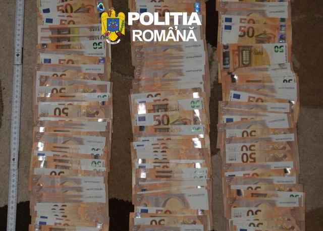 Percheziţii în Vâlcea şi Timiş, într-un caz de spălare a banilor/ Trei bărbaţi sunt acuzaţi că au transferat prin conturi bancare deschise în România şi Germania 1,5 milioane de lei, bani proveniţi din înşelăciuni comise în străinătate