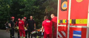 Un tânăr de 18 ani a căzut într-un puţ adânc de 20 de metri, în judeţul Iaşi / Victima a suferit multiple fracturi costale / Puţul era neasigurat – FOTO