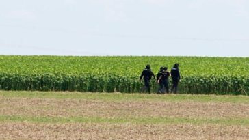 DRONĂ DOBORÂTĂ ÎN JUDEŢUL BUZĂU – Cercetări în zona în zona în care s-ar putea afla resturi ale aparatului – FOTO