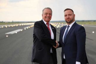 Compania Naţională Aeroporturi Bucureşti: Există interes pentru proiecte comune cu SUA în infrastructură, digitalizare, siguranţă şi securitate aeroportuară / Ambasadorul Darryl Nirenberg, la sediul CNAB