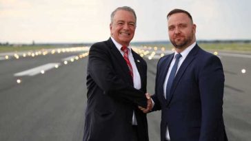 Compania Naţională Aeroporturi Bucureşti: Există interes pentru proiecte comune cu SUA în infrastructură, digitalizare, siguranţă şi securitate aeroportuară / Ambasadorul Darryl Nirenberg, la sediul CNAB