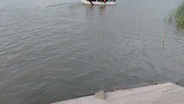 Dolj: Un pescar s-a înecat într-o baltă după ce intrase în apă pentru recuperarea lansetelor / Misiunea de salvare, îngreunată de vizibilitatea extrem de redusă din cauza solului mâlos / Trupul bărbatului a fost recuperat