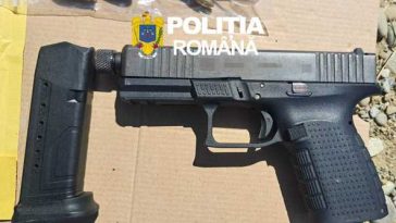 Ilfov –  Pistol şi cartuşe, găsite în apropierea unei platforme de colectare a deşeurilor dintr-un complex rezidenţial din comuna Ştefăneştii de Jos