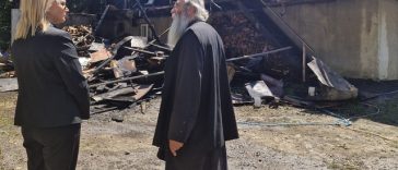 Prefectul de Neamţ a anunţat că vor fi căutate soluţii pentru sprijinirea refacerii construcţiilor distruse de flăcări de la Mănăstirea Bisericani