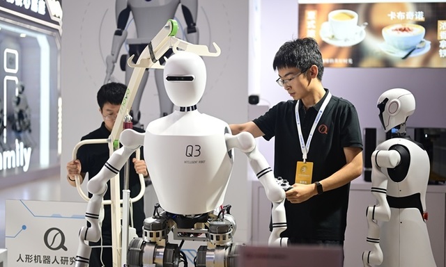Administraţia Trump interzice importurile de roboţi şi invertoare chinezeşti, pentru a proteja dezvoltarea inteligenţei artificiale din SUA