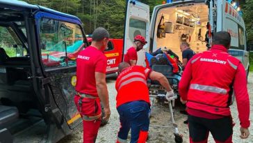 Intervenţie a salvamontiştilor din Zărneşti pentru salvarea unui turist spaniol rănit grav la cap în Piatra Craiului, după ce a alunecat pe o stâncă