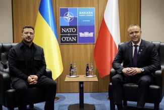 Trecând peste tensiuni, Zelenski şi preşedintele Poloniei au discutat peste o oră la Ankara şi au convenit să continue dialogul