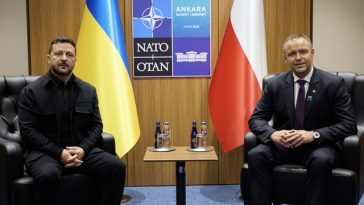 Trecând peste tensiuni, Zelenski şi preşedintele Poloniei au discutat peste o oră la Ankara şi au convenit să continue dialogul