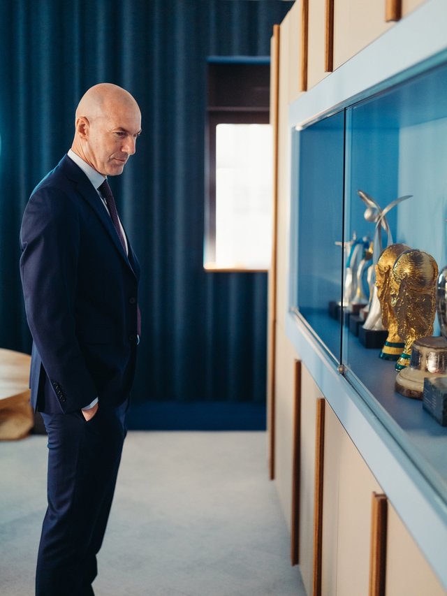 Zinédine Zidane rămâne la Adidas, dar va purta produse Nike în calitate de selecţioner al echipei naţionale a Franţei… cu excepţia încălţămintei