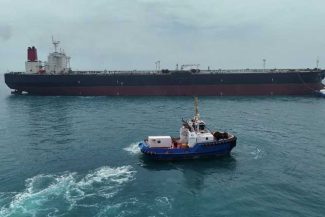 Un petrolier a fost lovit de un proiectil în Strâmtoarea Ormuz