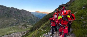 Argeș: Bărbat de 73 de ani, aflat într-o drumeție, decedat după ce a căzut într-o râpă