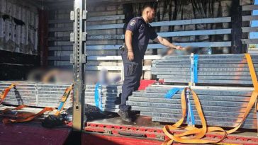 Marocani intrați ilegal în România, găsiți inconștienți în semiremorca unui TIR