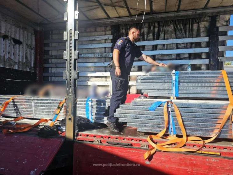 Marocani intrați ilegal în România, găsiți inconștienți în semiremorca unui TIR