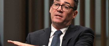 Regatul Unit: Premierul Andy Burnham pledează pentru o constituție scrisă