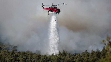 Grecia: Două elicoptere s-au ciocnit în timp ce interveneau la un incendiu violent