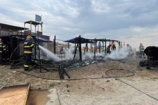Constanța: Incendiu la un beach bar de pe Faleza Nord