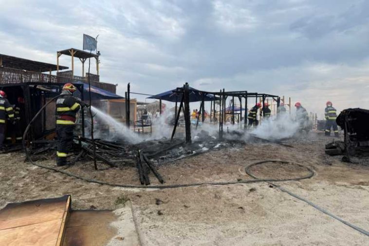 Constanța: Incendiu la un beach bar de pe Faleza Nord