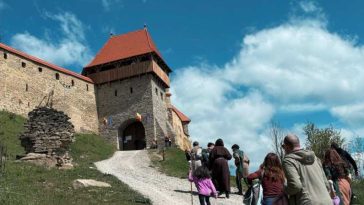 Mureș: Coșuri cu alimente, pregătite pentru turiști la picnicul cultural Gustul Cetății, la Săptămâna Haferland 2026