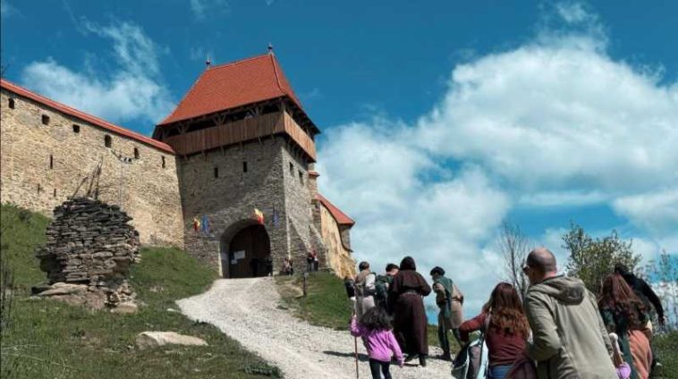Mureș: Coșuri cu alimente, pregătite pentru turiști la picnicul cultural Gustul Cetății, la Săptămâna Haferland 2026