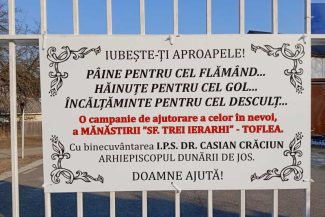 Galați: Mănăstirea Toflea sprijină de peste doi ani sute de familii cu alimente, îmbrăcăminte și medicamente